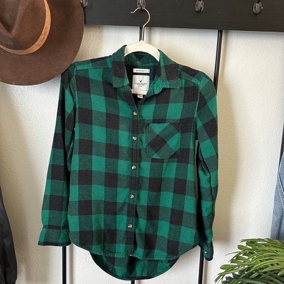 American Eagle Outfitters Tops - American Eagle green black buffalo check flannel button down shirt top
